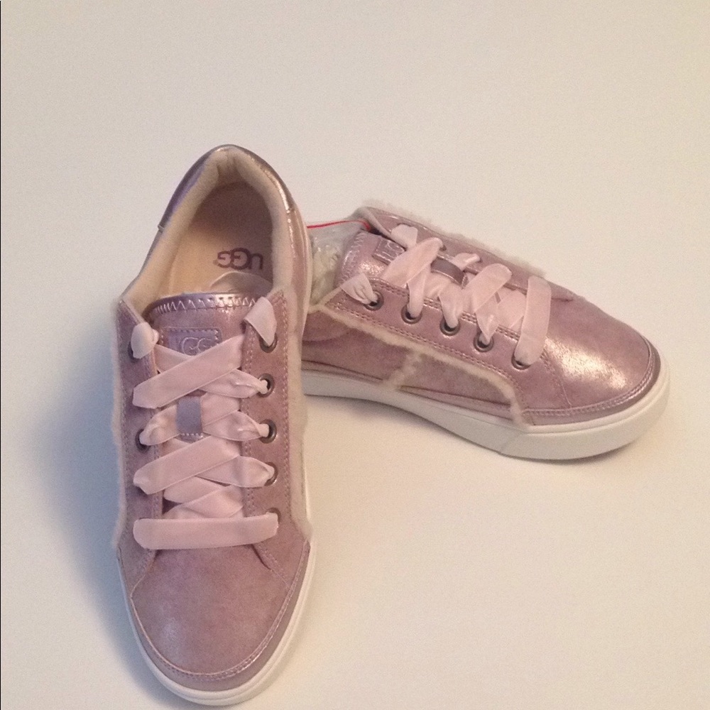 Ugg pink shoes 💕